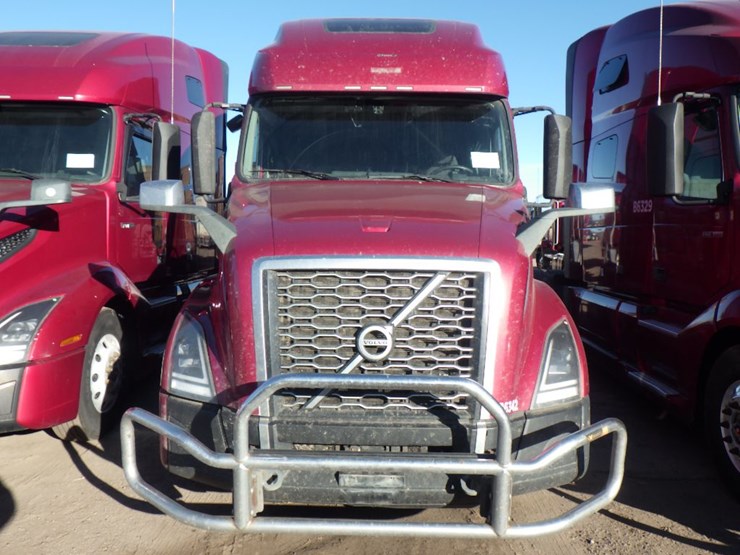 2020-volvo-vnl-760-image-2