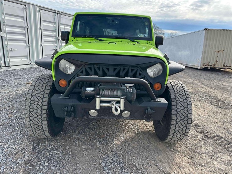 2013-jeep-wrangler-sport-image-2