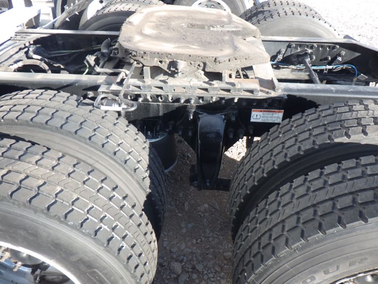 2022-freightliner-cascadia-126-image-17