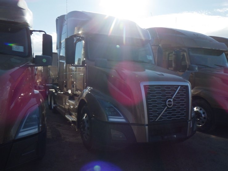 2022-volvo-vnl-760-image-3