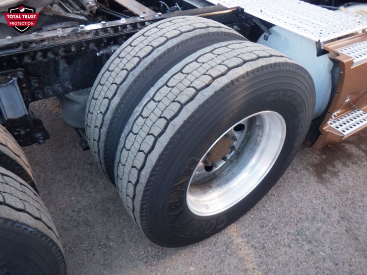 2023-volvo-vnl-760-image-13