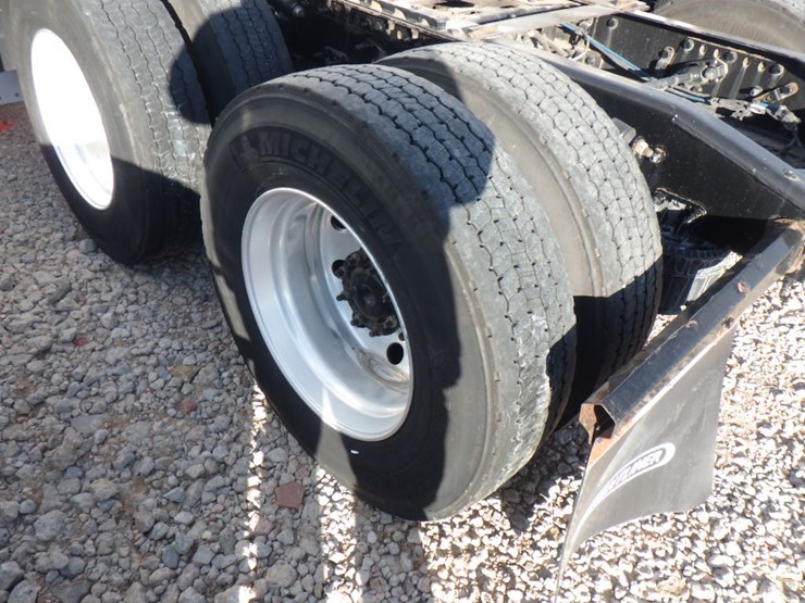 2022-freightliner-cascadia-126-image-14