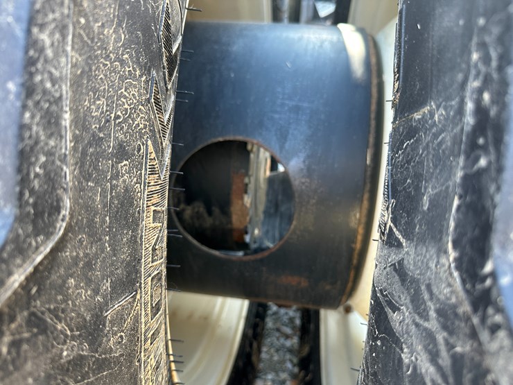 2014-new-holland-t8.330-image-18