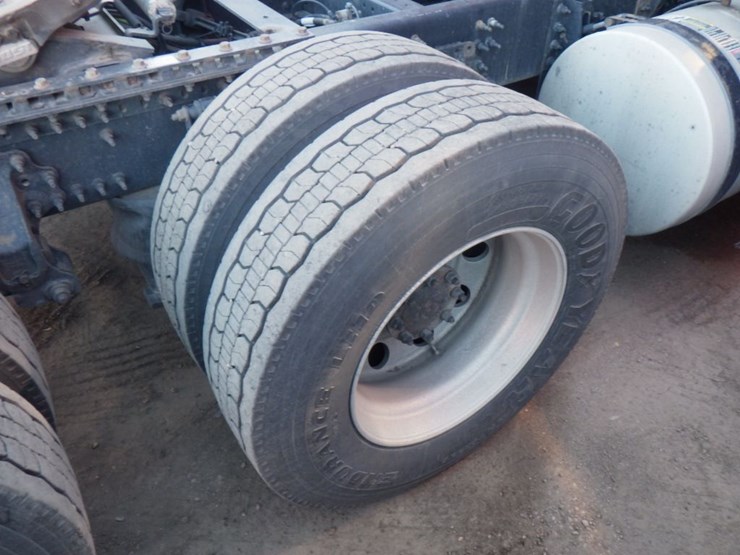 2020-volvo-vnl-760-image-5