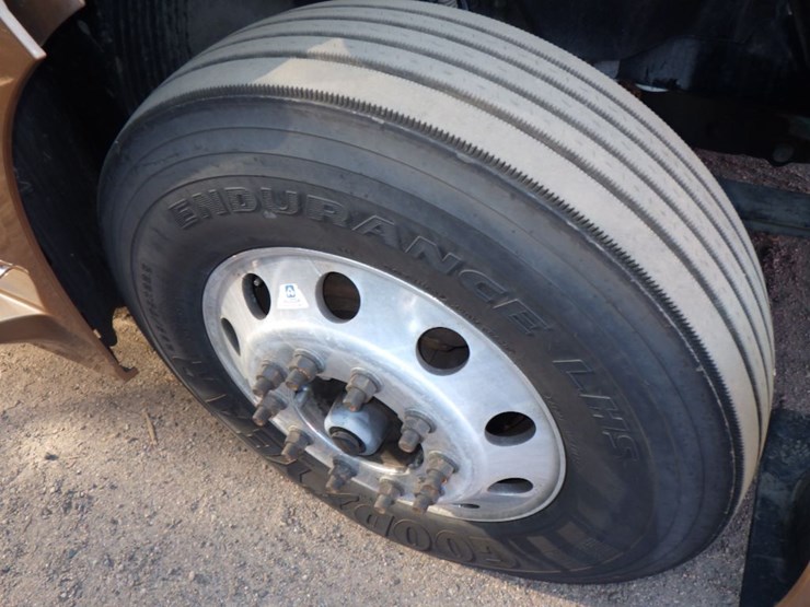 2022-volvo-vnl-760-image-27