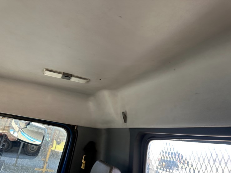 1998-volvo-vn-image-67