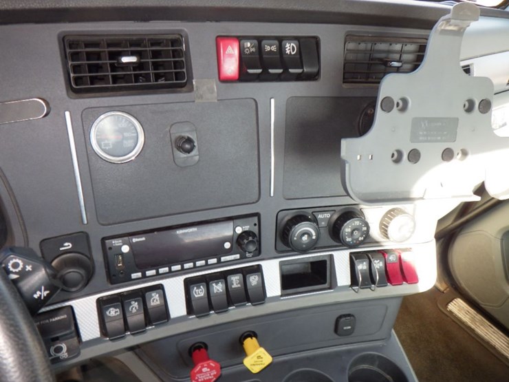 2022-kenworth-t680-image-18