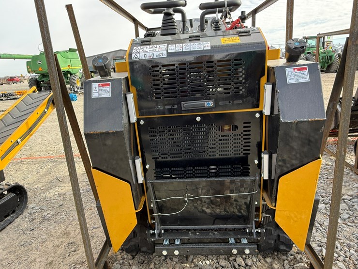 #77-•-unused-cfg-kkta27-stand-on-tracked-loader-kkta272025l110878-inv#-35713-image-27