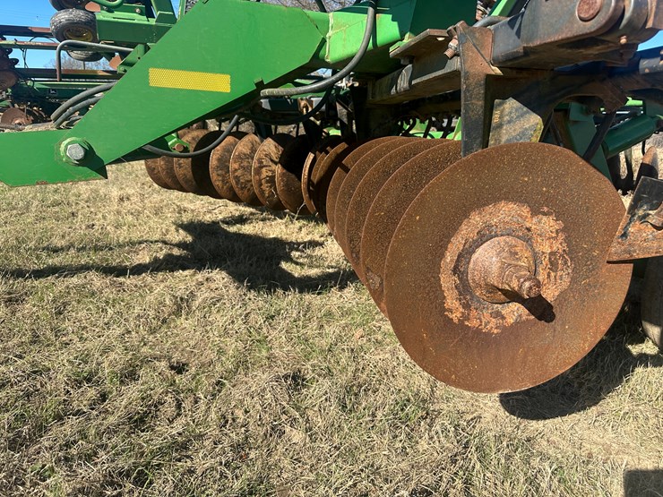 john-deere-32-image-27