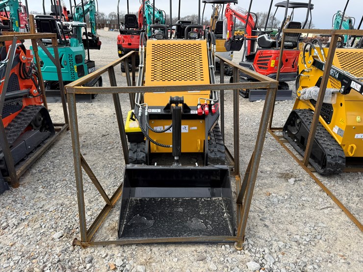 #83-•-unused-agt-mx-crt23-stand-on-tracked-loader-mxcrt232025j00636-inv#-35701-image-5