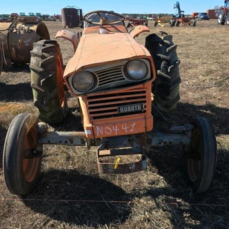 KUBOTA TRACTOR, S/N 15433: 9597 HRS