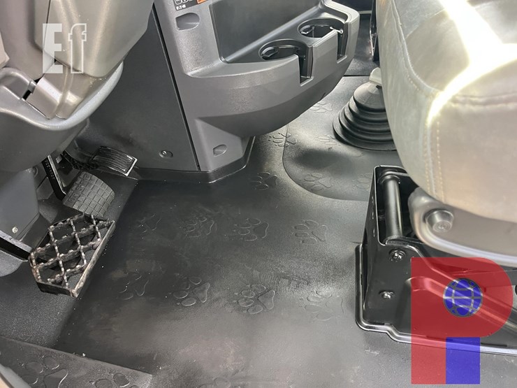 2015-mack-pinnacle-chu613-image-15