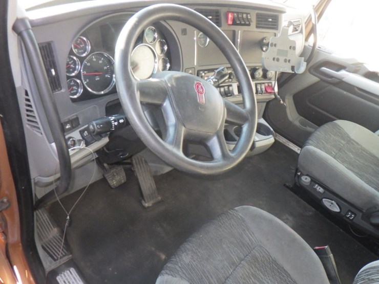2022-kenworth-t680-image-18