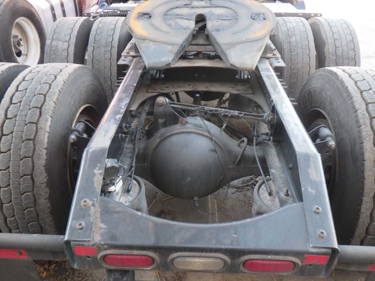 2020-volvo-vnl-760-image-9