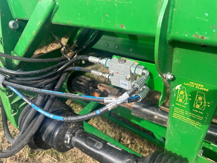 2015-john-deere-630d-image-13