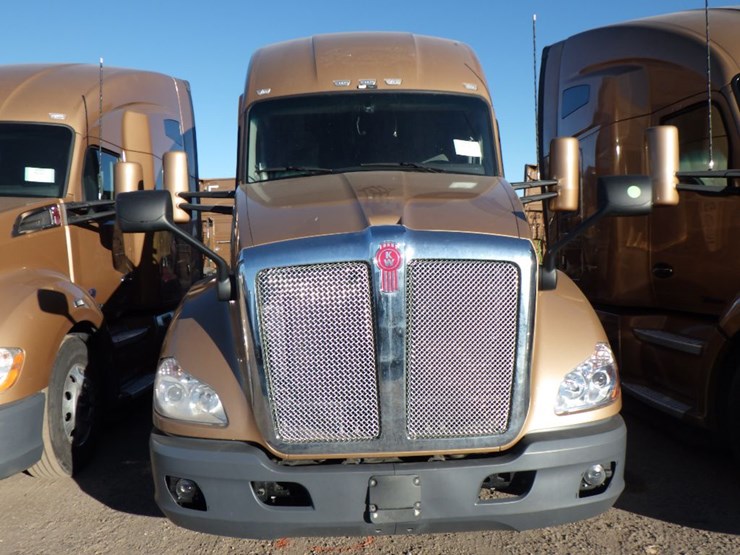 2022-kenworth-t680-image-2
