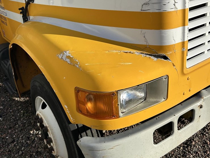 2001-international-4700-image-8