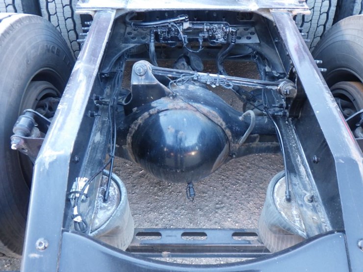 2020-volvo-vnl-760-image-10