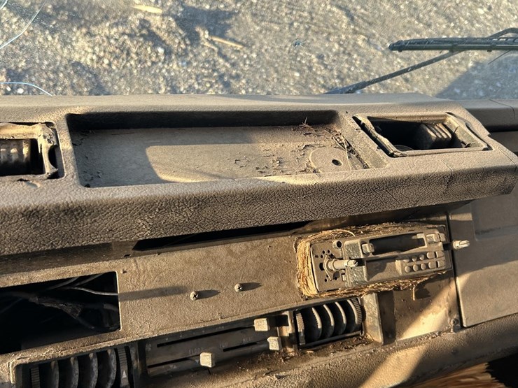 2016-volvo-f613-image-34