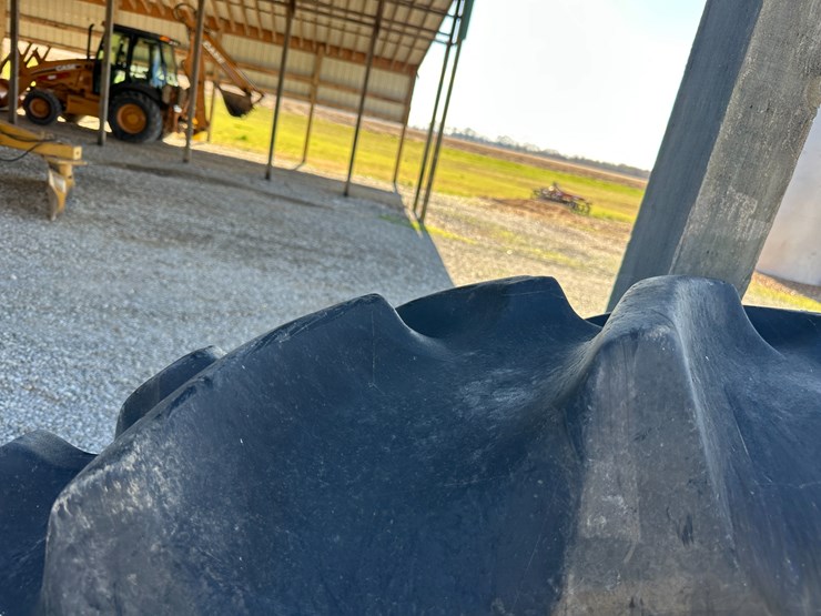 #35803-•-520/85r42-tractor-tire-image-6