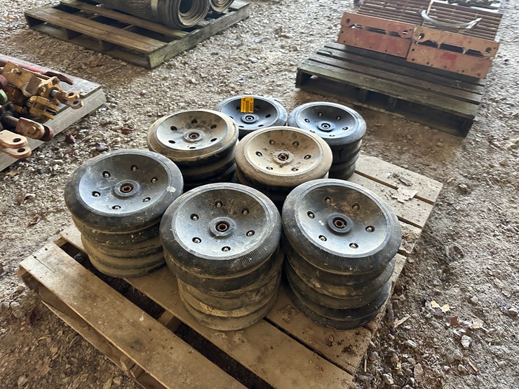 #35886-•-lot-of-planter-wheels-image-2