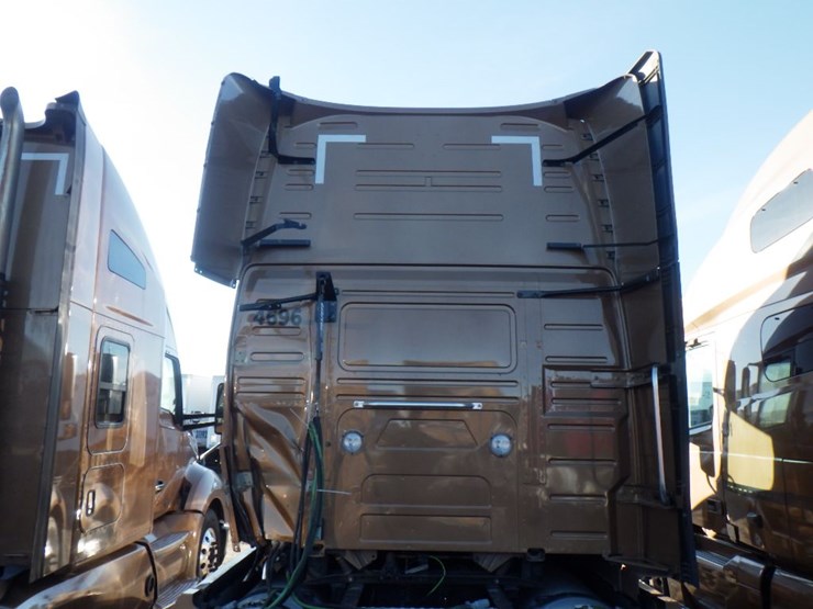 2023-volvo-vnl-760-image-10