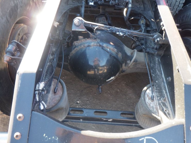 2020-volvo-vnl-760-image-9