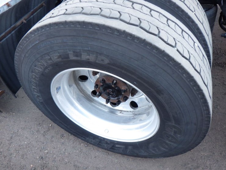 2022-kenworth-t680-image-19