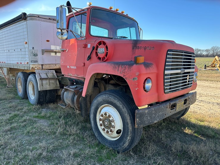 1974-ford-9000-image-2