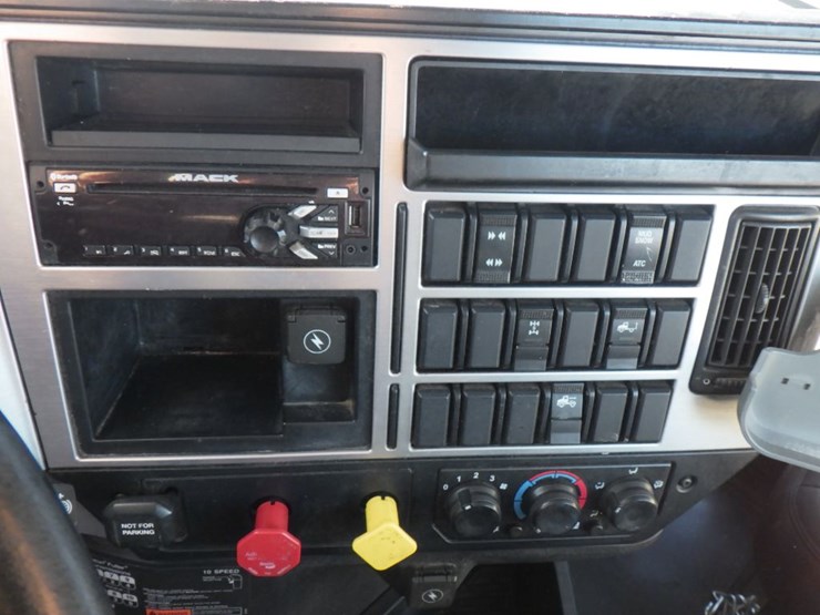 2020-mack-an64t-image-16
