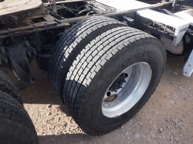 2022-freightliner-cascadia-126-image-7