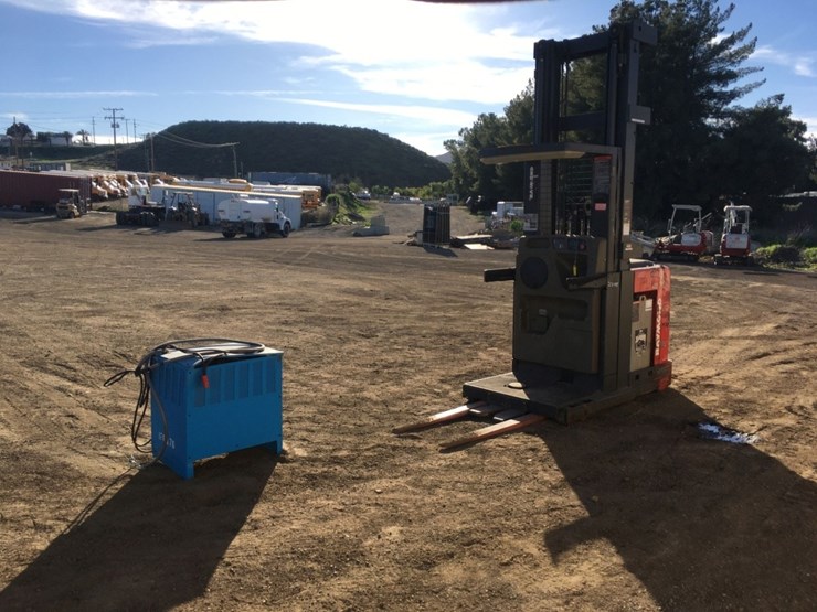 raymond-540-0pc30tt-narrow-aisle-forklift,-image-3