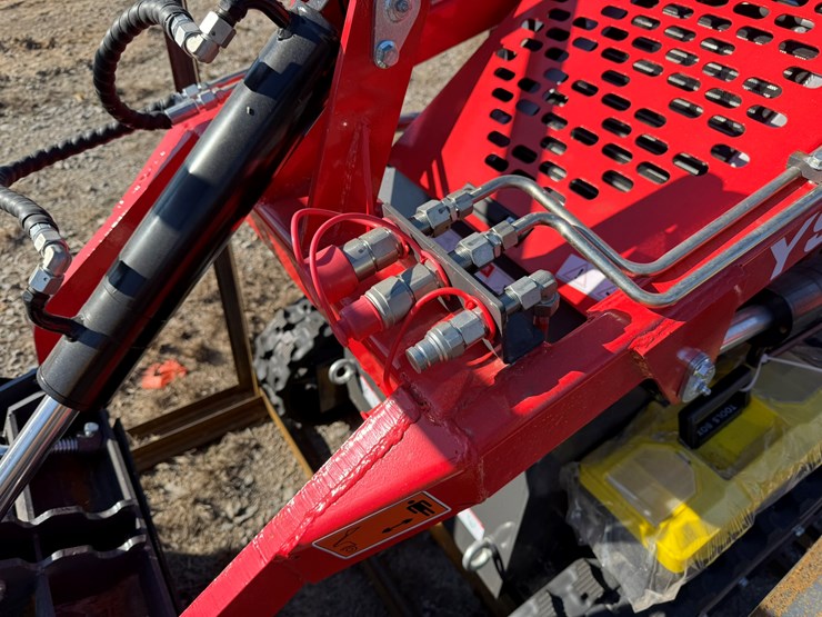 #22789-•-unused-agt-ysrt14-stand-on-tracked-loader-ysrt142025l102793-image-24