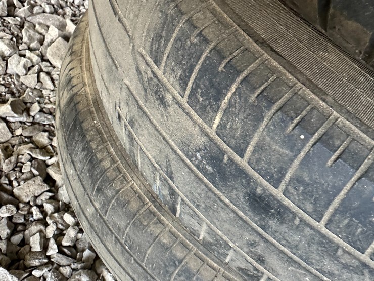 #35877-•-lot-of-(4)-yokohama-145/80r18-tires-&-rims-image-7