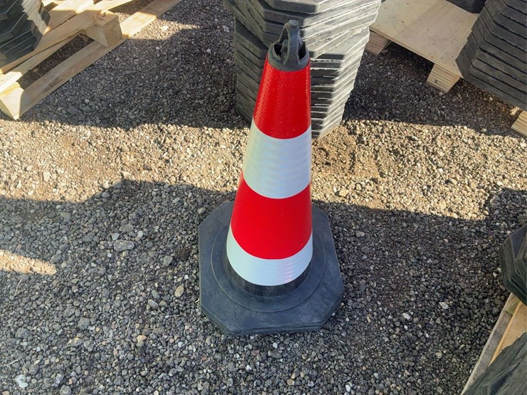 (21)-safety-cones-image-4