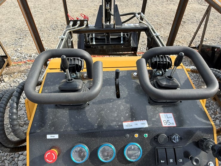 #82-•-unused-agt-mx-crt23-stand-on-tracked-loader-mxcrt232025j00637-inv#-35702-image-22