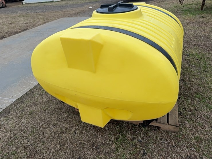 400-gallon-elliptical-tank-with-metal-straps-￼-image-15