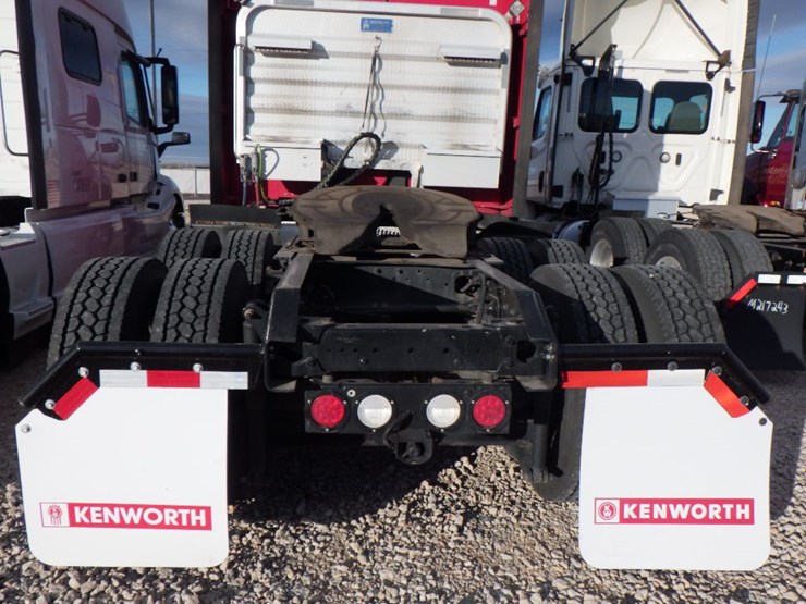 2020-kenworth-t680-image-13