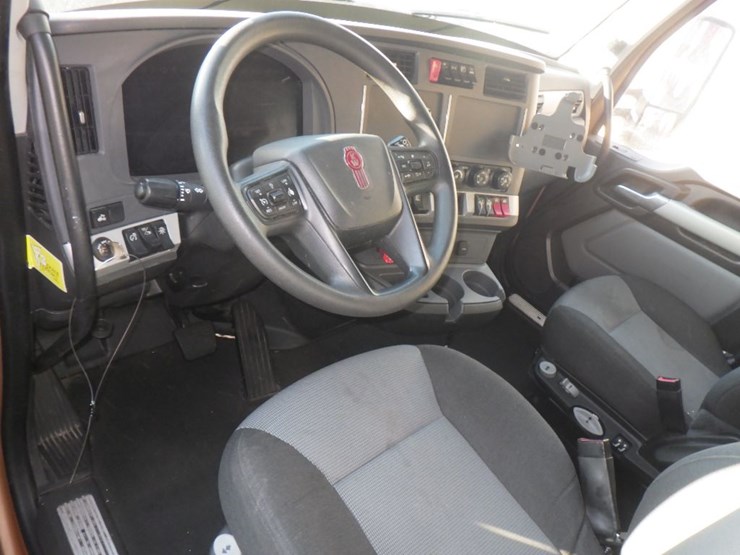 2024-kenworth-t680-image-16