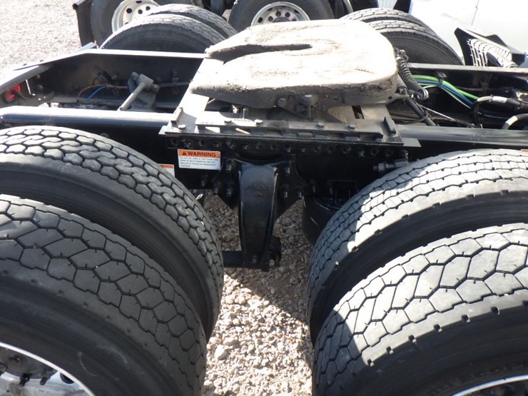 2022-freightliner-cascadia-126-image-7