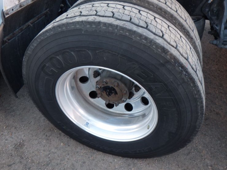 2022-kenworth-t680-image-16