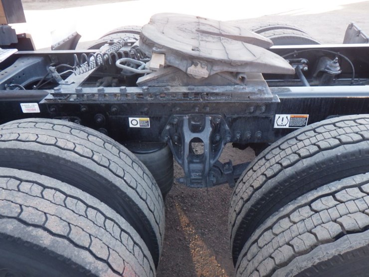 2024-kenworth-t680-image-14