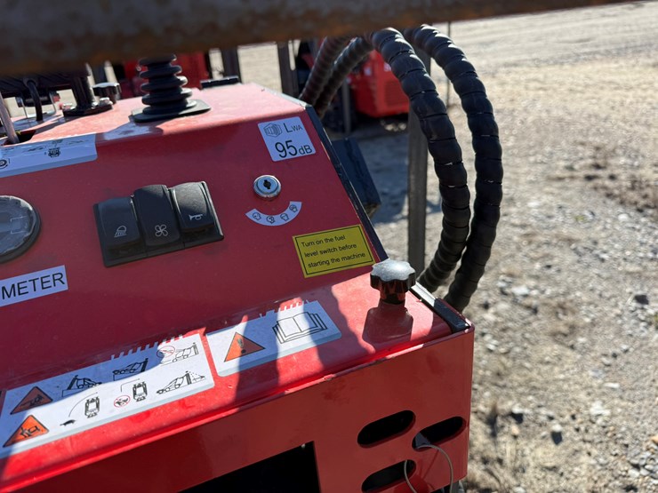 #22789-•-unused-agt-ysrt14-stand-on-tracked-loader-ysrt142025l102793-image-10