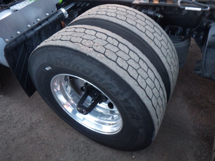 2023-freightliner-cascadia-126-image-15