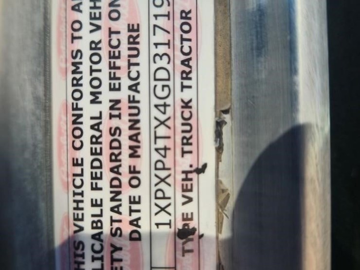 2016-peterbilt-389-image-19