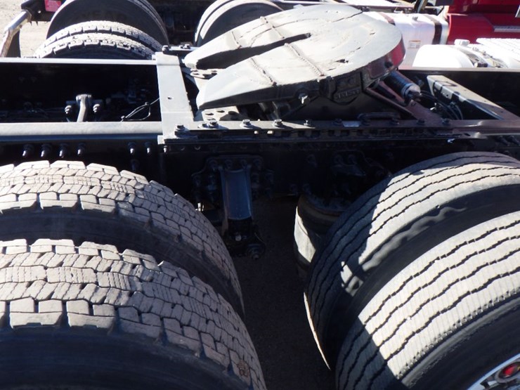 2022-volvo-vnl-300-image-5