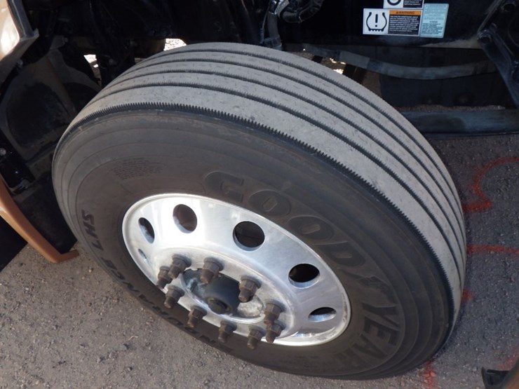 2022-kenworth-t680-image-27