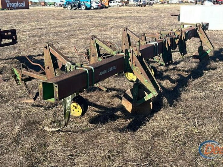 john-deere-825-image-1