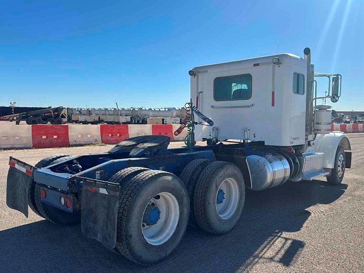 2012-peterbilt-367-image-4