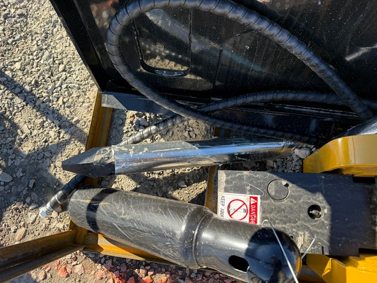 #22794-•-unused-agt-sshh680-skid-steer-hydraulic-breaker-sshh68025111503d-image-8